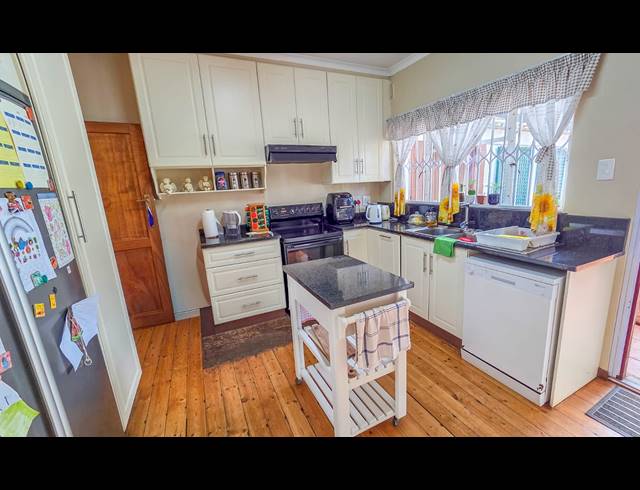 4 BEDROOM FREESTANDING FOR SALE IN HOWICK CENTRAL